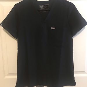 NWOT Figs Catarina One Pocket XS black top
